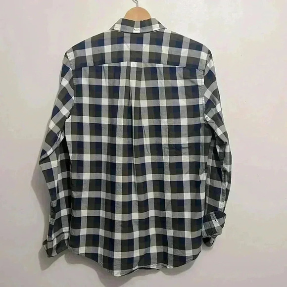 BNWOT-Tommy Hilfiger Men’s long sleeves flannel button down shirts size  M - Picture 2 of 3